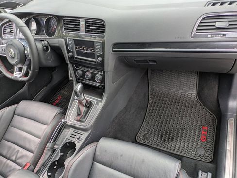 Used 2017 Volkswagen GTI SE image 38