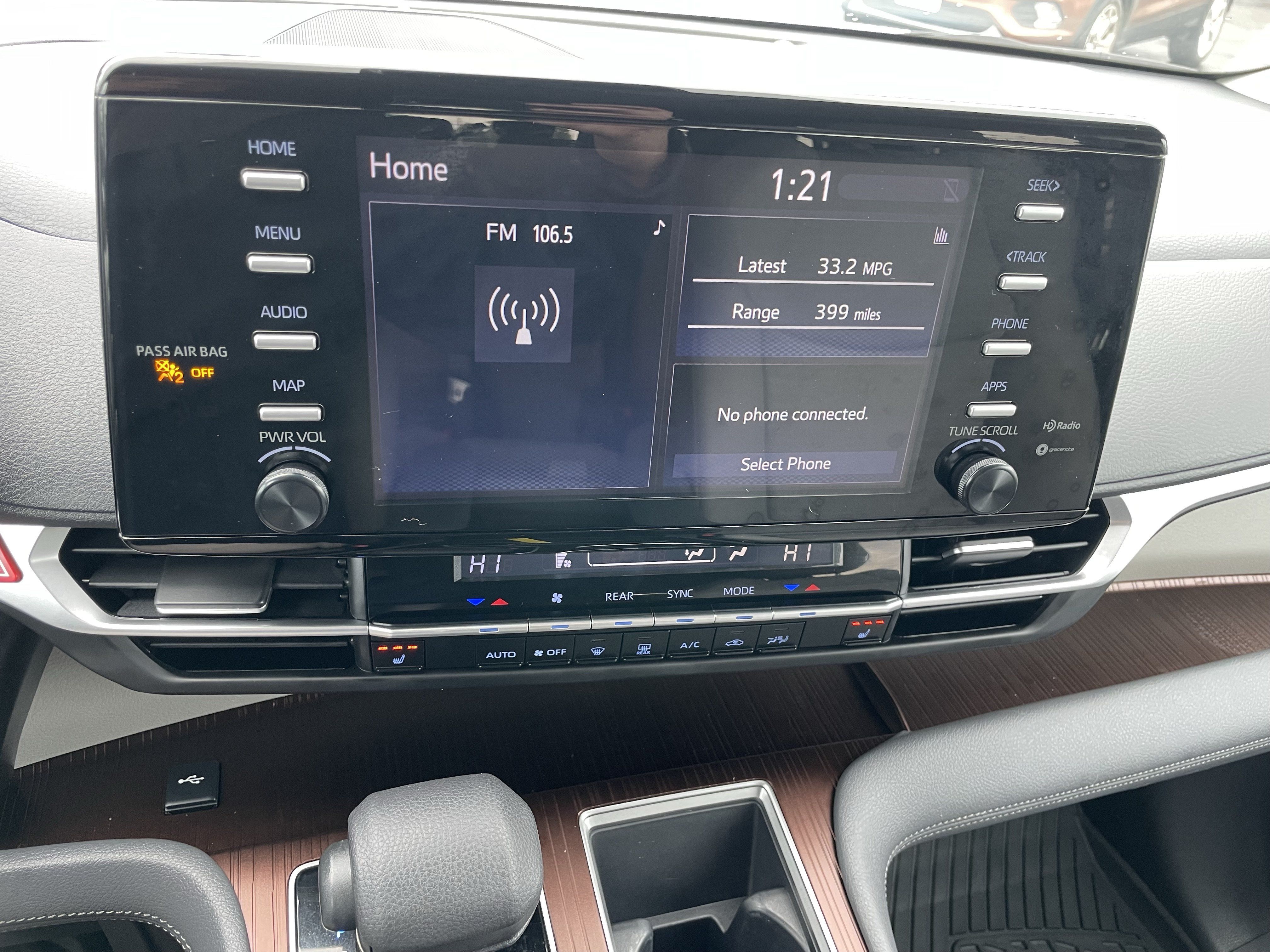 Used 2023 Toyota Sienna LE AWD/4WD image 17