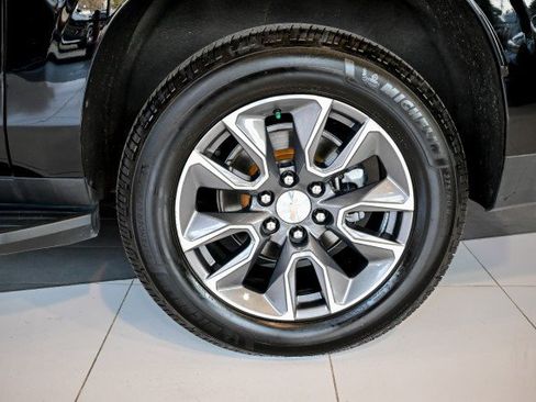 Used 2024 Chevrolet Suburban LT w/ Luxury Package image 46