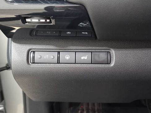 Used 2025 Nissan Pathfinder SV AWD/4WD image 24