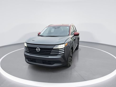 Used 2025 Nissan Kicks SV w/ SV Premium Package image 3