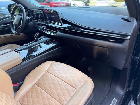 Used 2024 Cadillac Escalade ESV Premium Luxury AWD/4WD image 26