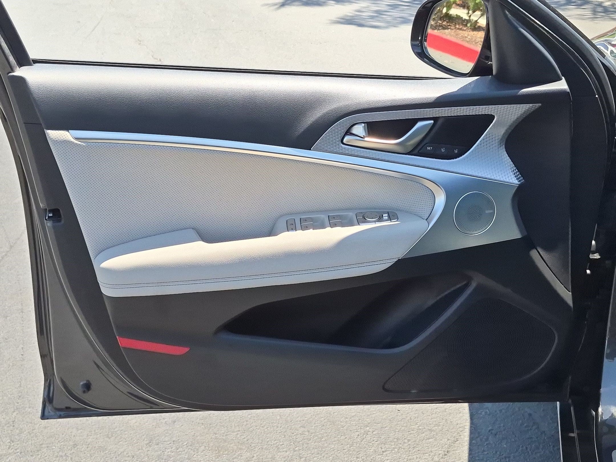 Used 2023 Genesis G70 2.0T image 14