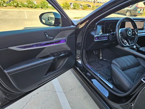 Used 2025 BMW 740i image 16