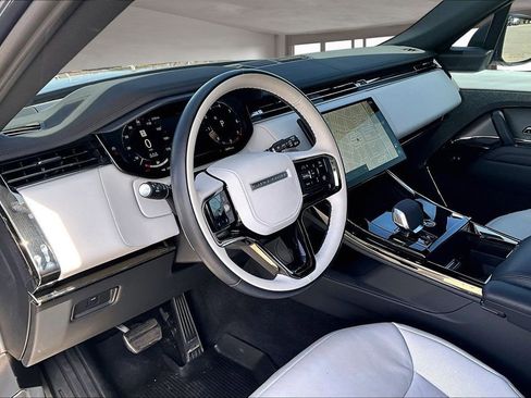 Used 2025 Land Rover Range Rover Sport Dynamic SE image 13