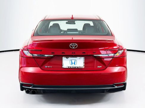 Used 2025 Toyota Camry SE image 6