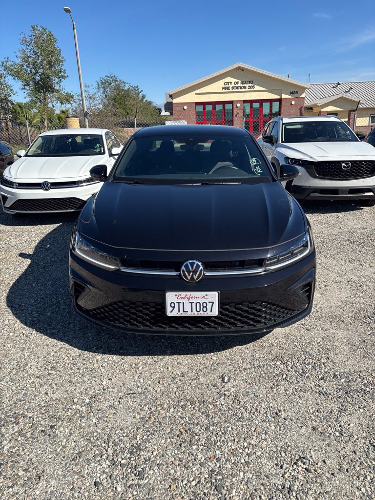 Used 2025 Volkswagen Jetta Sport FWD image 4