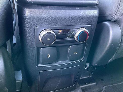 Used 2022 Ford Explorer XLT image 32