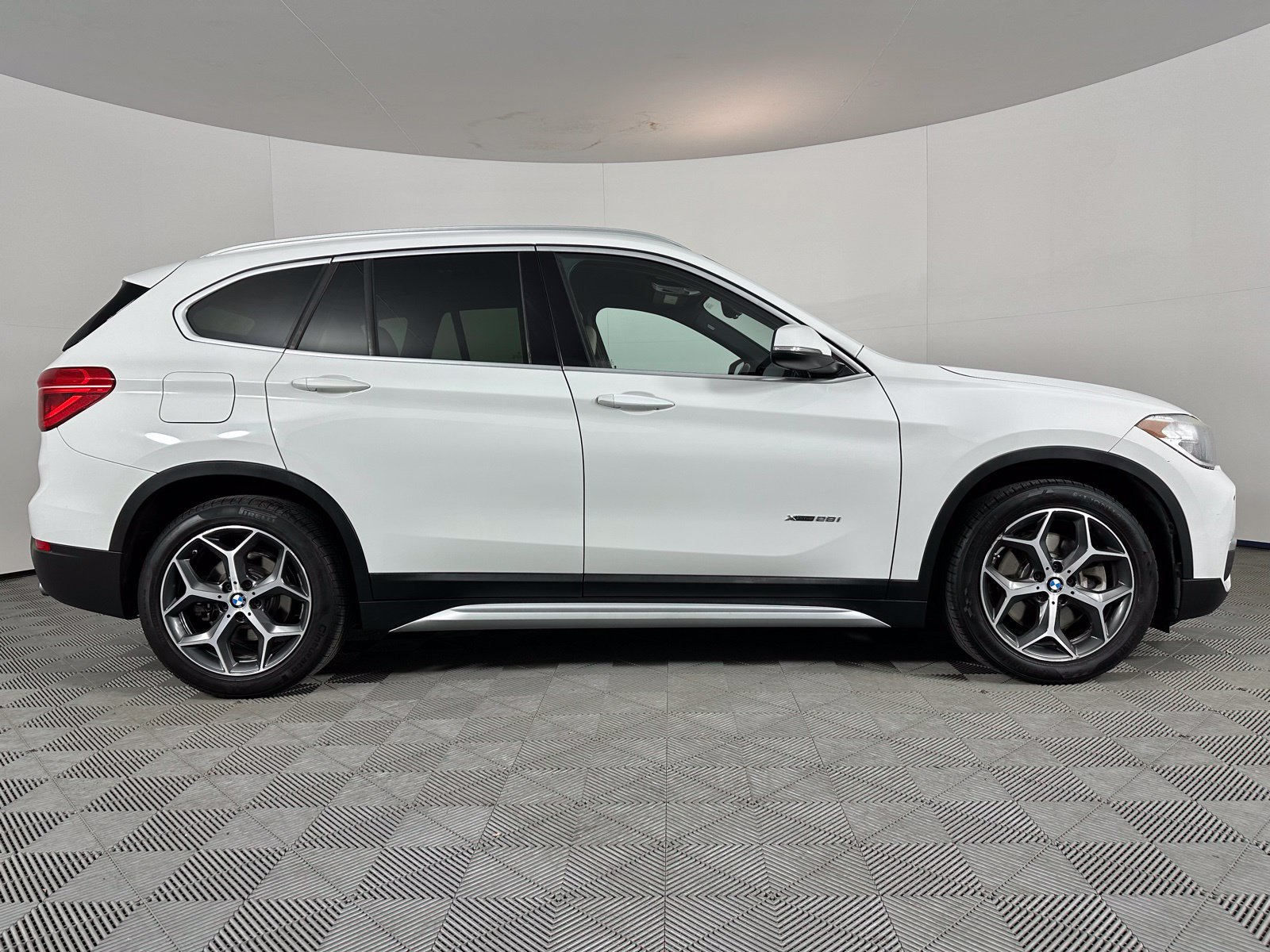 Used 2018 BMW X1 xDrive28i AWD/4WD image 22