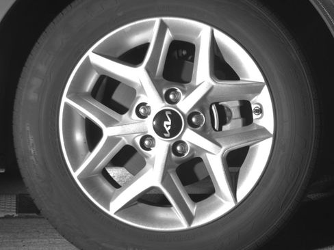 Used 2025 Kia Soul LX w/ LX Technology Package FWD image 13