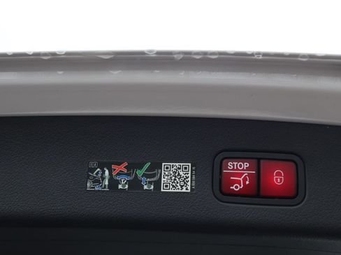 Used 2023 Mercedes-Benz GLC 300 4MATIC image 29