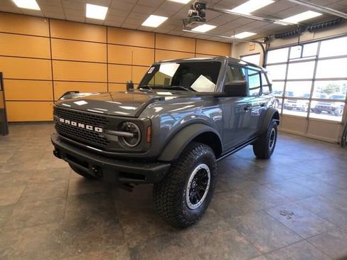 New 2025 Ford Bronco Badlands w/ Sasquatch Package image 3