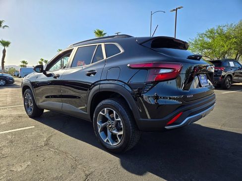 Used 2025 Chevrolet Trax LT FWD image 4