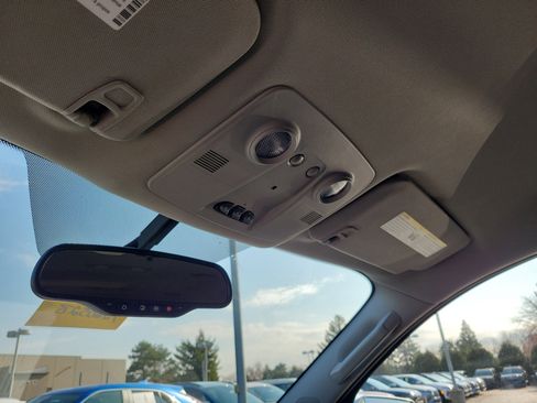 Used 2017 Chevrolet Traverse LT image 30