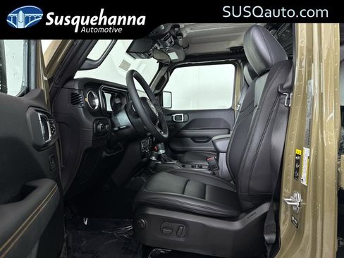 New 2025 Jeep Gladiator Sport image 4