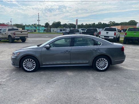 Used 2017 Volkswagen Passat 1.8T SE FWD image 1