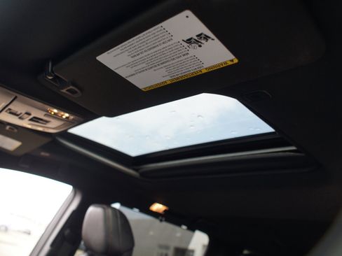 Used 2025 Toyota Sienna XSE w/ XSE Plus Package image 6