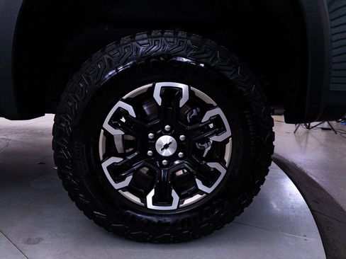 Used 2025 Chevrolet Silverado 1500 ZR2 w/ Technology Package AWD/4WD image 16