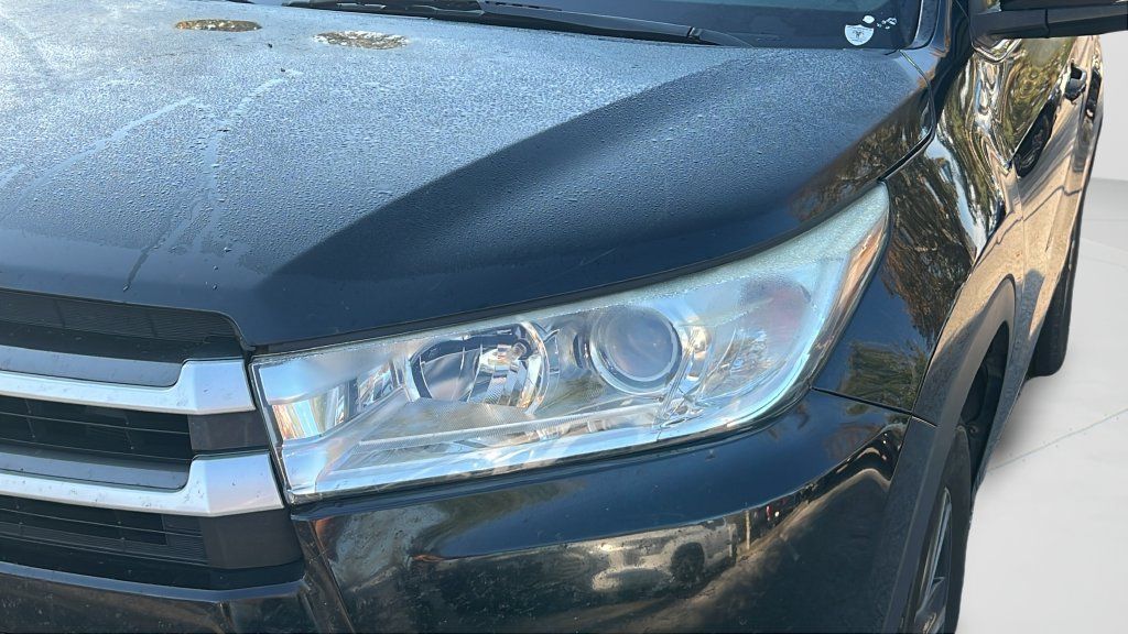 Used 2017 Toyota Highlander Plus FWD image 9
