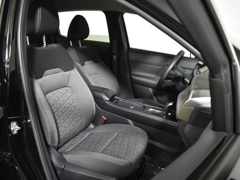 Certified 2025 Nissan Kicks SV AWD/4WD image 30
