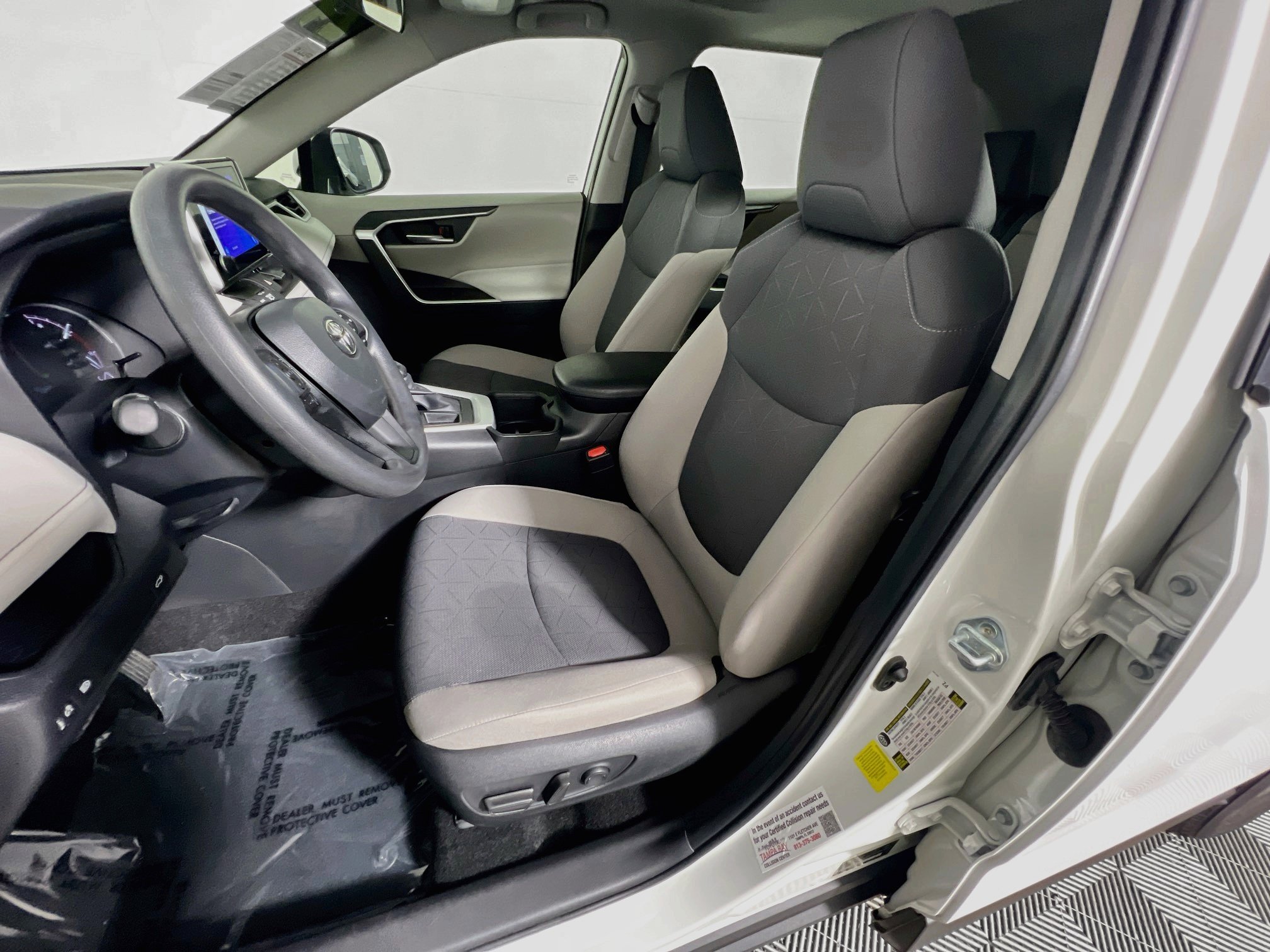 Used 2024 Toyota RAV4 XLE w/ Convenience Package FWD image 15
