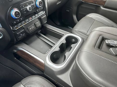 Used 2019 GMC Sierra 1500 SLT w/ SLT Premium Plus Package AWD/4WD image 18