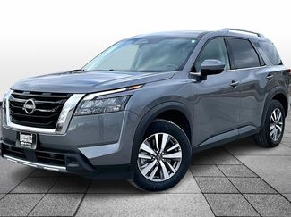 Used 2025 Nissan Pathfinder SL video 1