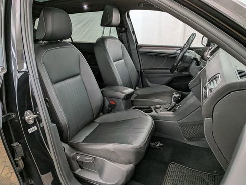 Used 2022 Volkswagen Tiguan SE R-Line image 12