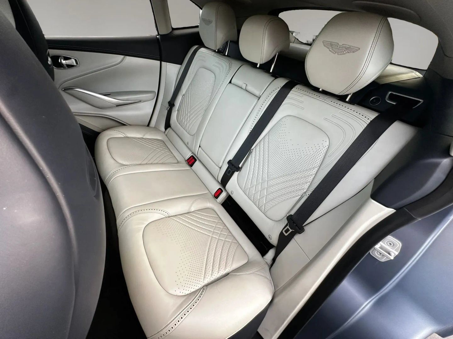 Used 2021 Aston Martin DBX AWD/4WD image 19