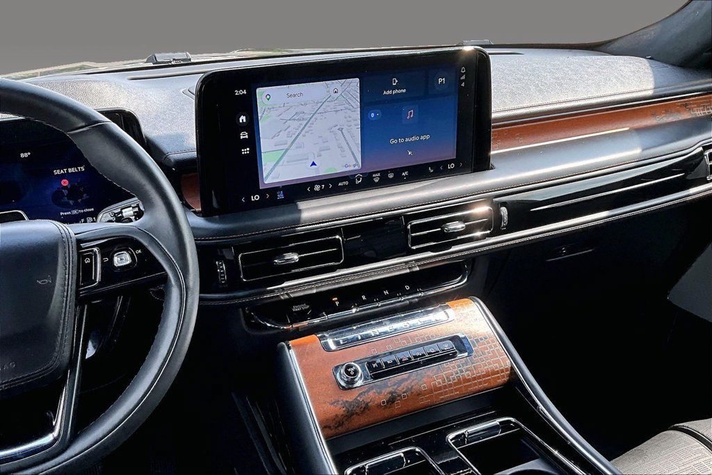 Used 2025 Lincoln Aviator Black Label AWD/4WD image 3