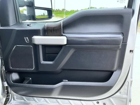 Used 2020 Ford F350 Lariat w/ Chrome Package AWD/4WD image 17