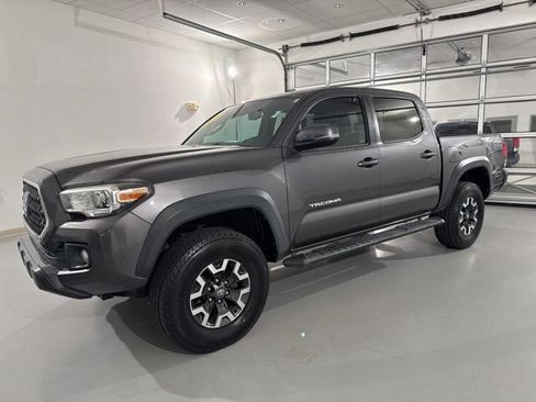 Used 2019 Toyota Tacoma TRD Off-Road w/ Technology Package AWD/4WD image 4
