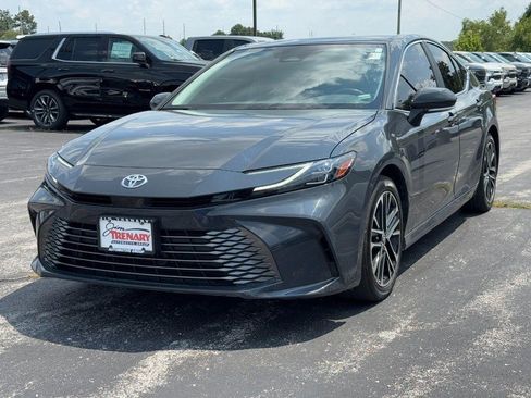 Used 2025 Toyota Camry XLE FWD image 8