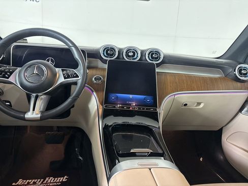 Used 2023 Mercedes-Benz GLC 300 4MATIC image 22