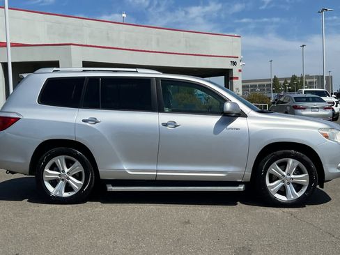 Used 2010 Toyota Highlander Limited AWD/4WD image 6