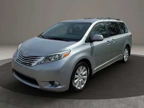 Used 2017 Toyota Sienna Limited Premium AWD/4WD image 6