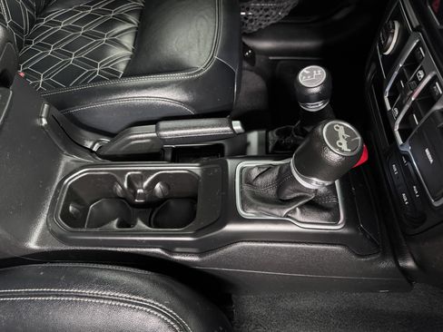 Used 2019 Jeep Wrangler Unlimited Sport S AWD/4WD image 13
