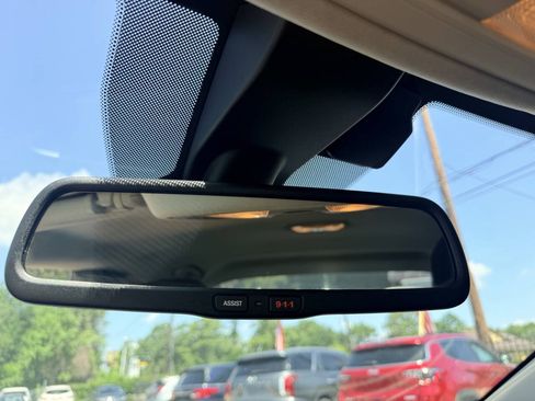 Used 2017 Chrysler 200 Limited Platinum w/ Comfort & Convenience Group FWD image 35