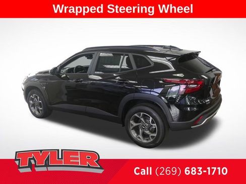 New 2026 Chevrolet Trax LT w/ Driver Confidence Package FWD image 3