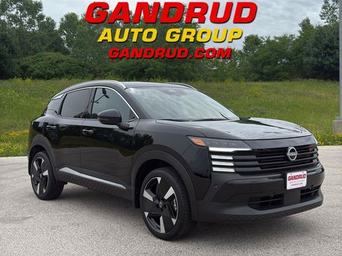 Used 2025 Nissan Kicks SR AWD/4WD image 1