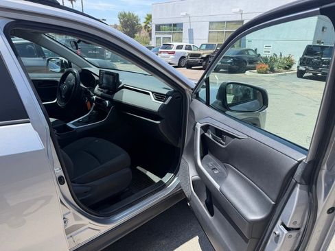 Used 2022 Toyota RAV4 LE AWD/4WD image 16