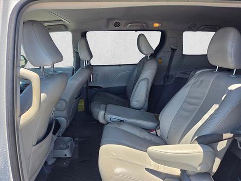 Used 2014 Toyota Sienna XLE FWD image 15