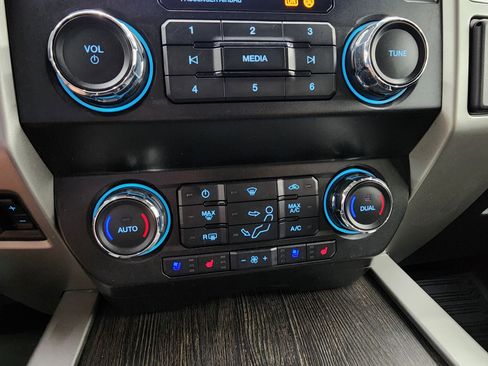 Used 2021 Ford F250 Lariat w/ Chrome Package image 45