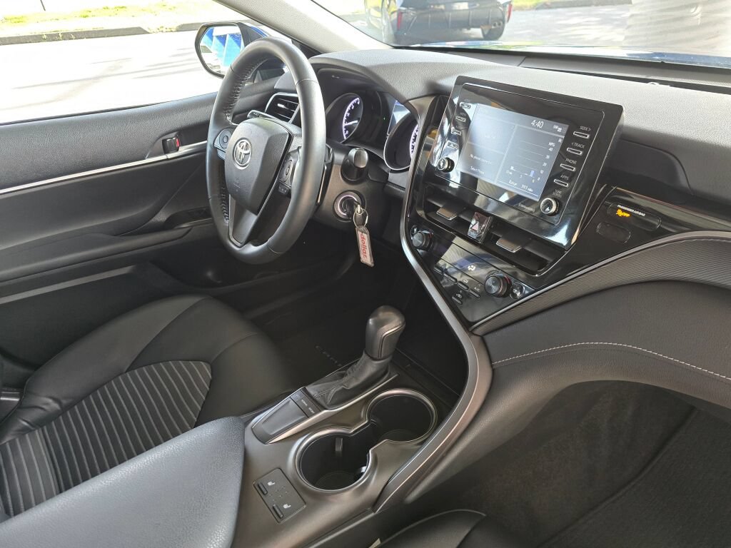 Used 2024 Toyota Camry SE w/ Cold Weather Package FWD image 10