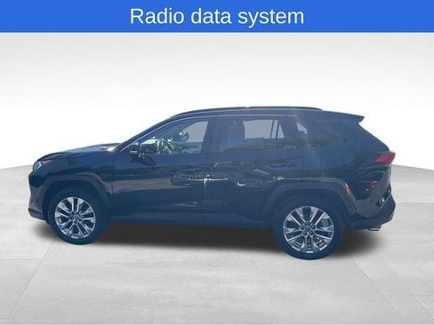 Used 2019 Toyota RAV4 XLE Premium w/ Cold Weather Package AWD/4WD image 8