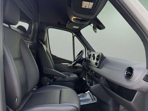 Used 2024 Mercedes-Benz Sprinter 2500 image 20