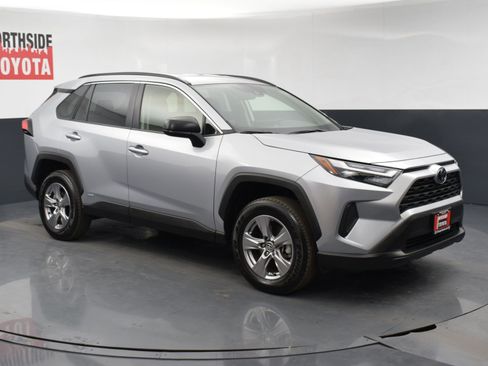 Used 2025 Toyota RAV4 LE image 6