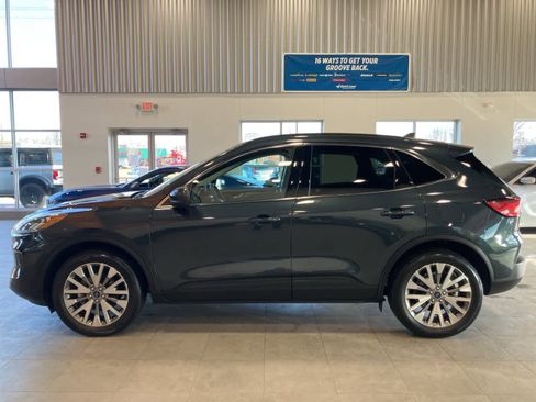 Used 2022 Ford Escape Titanium w/ Class II Trailer Tow Package image 8