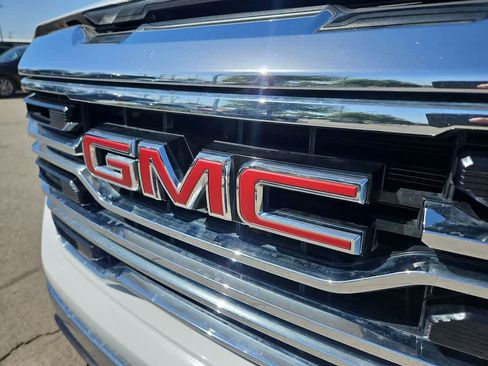 Used 2024 GMC Sierra 1500 SLT image 12