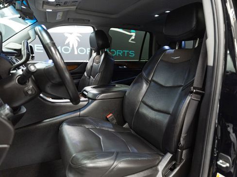 Used 2017 Cadillac Escalade Luxury image 13